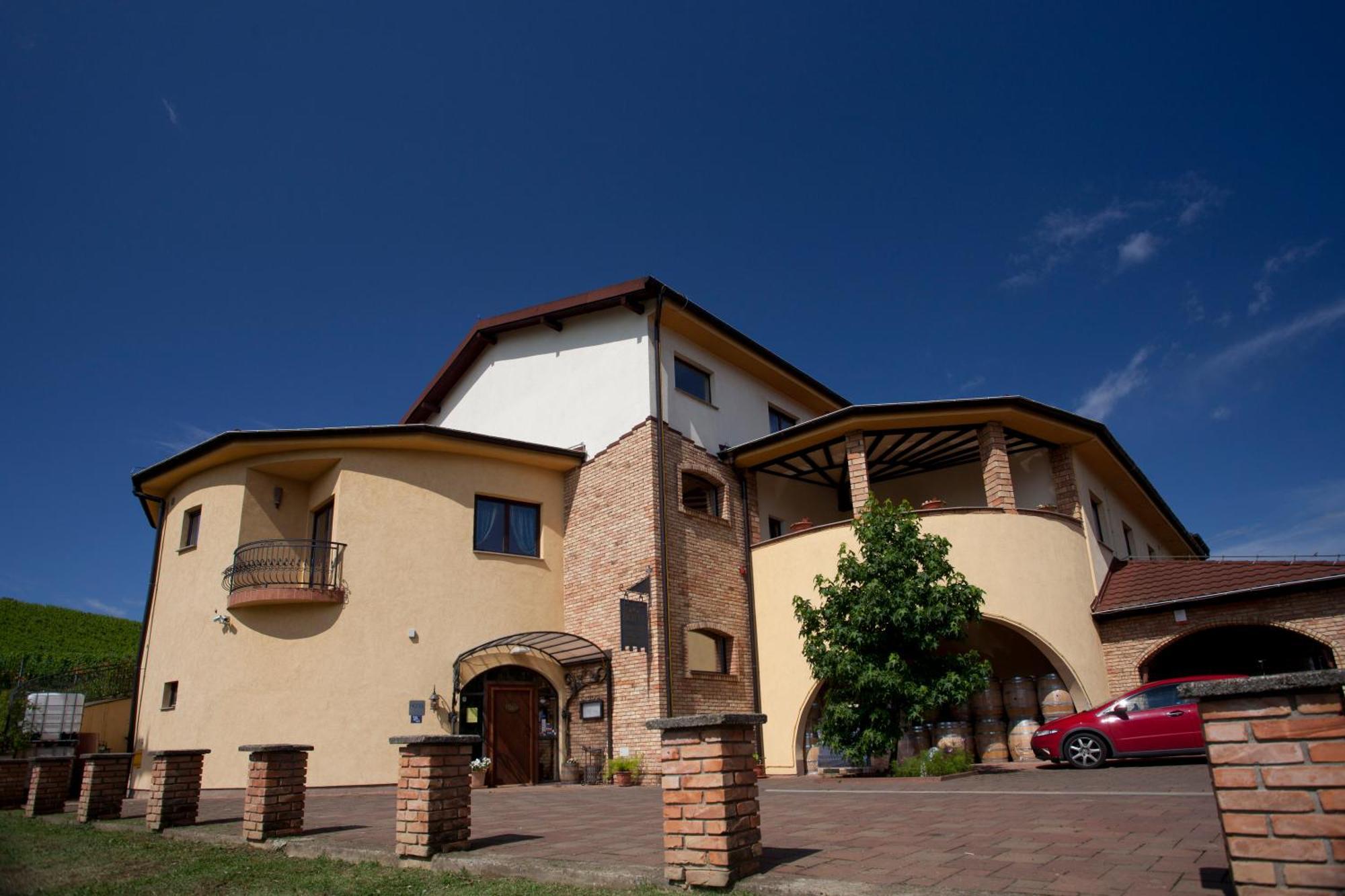 Stupnicki Dvori Winery Hotel Brodski Stupnik Экстерьер фото