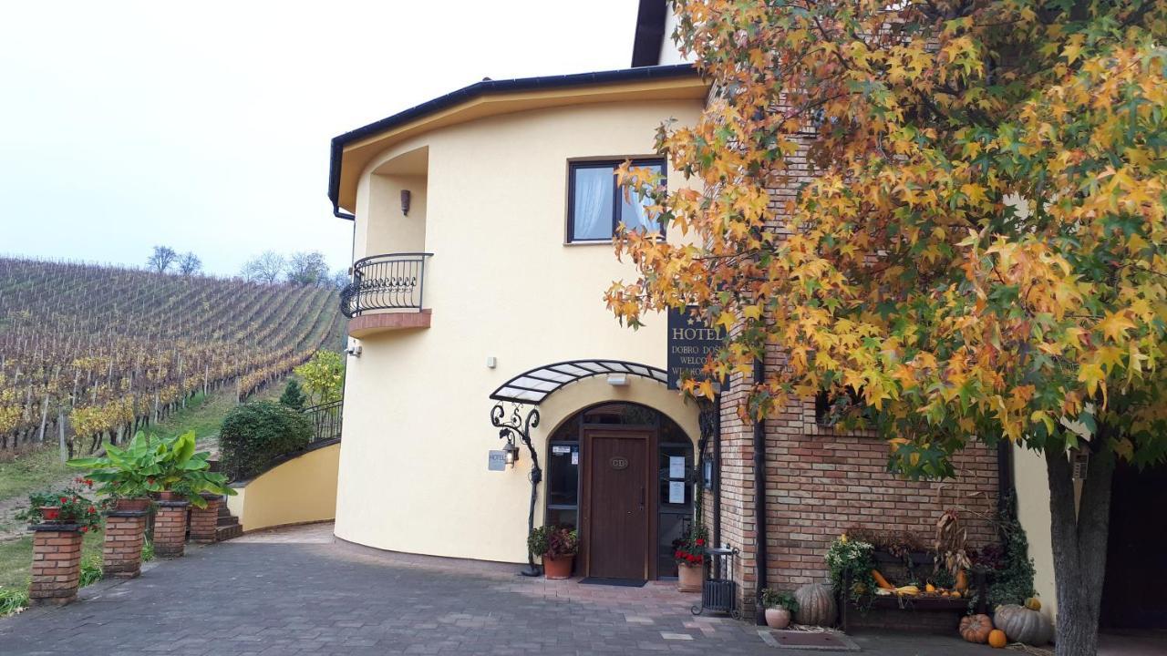 Stupnicki Dvori Winery Hotel Brodski Stupnik Экстерьер фото