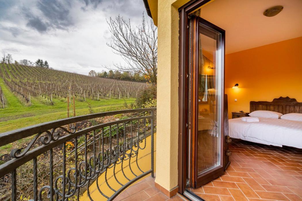 Stupnicki Dvori Winery Hotel Brodski Stupnik Экстерьер фото
